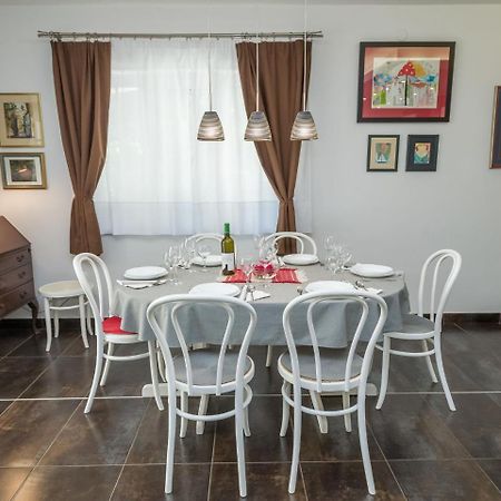 Spacious Holiday Home In Molat With Pool Brgulje 외부 사진