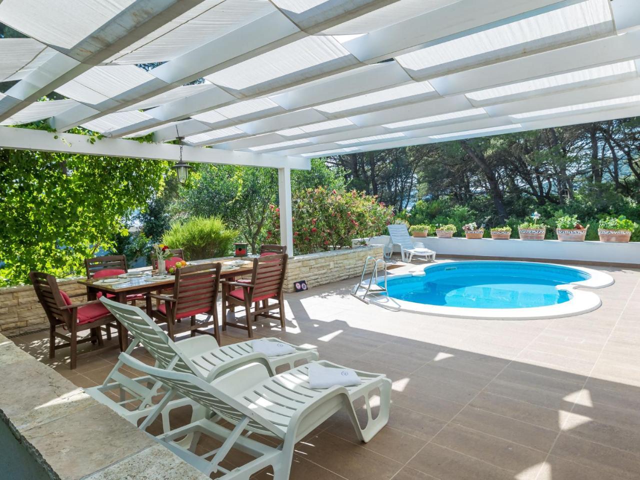Spacious Holiday Home In Molat With Pool Brgulje 외부 사진