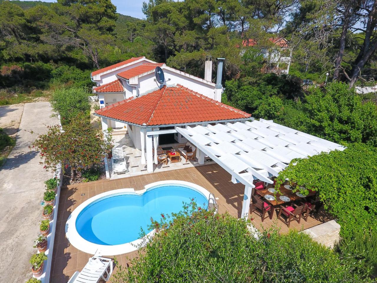 Spacious Holiday Home In Molat With Pool Brgulje 외부 사진