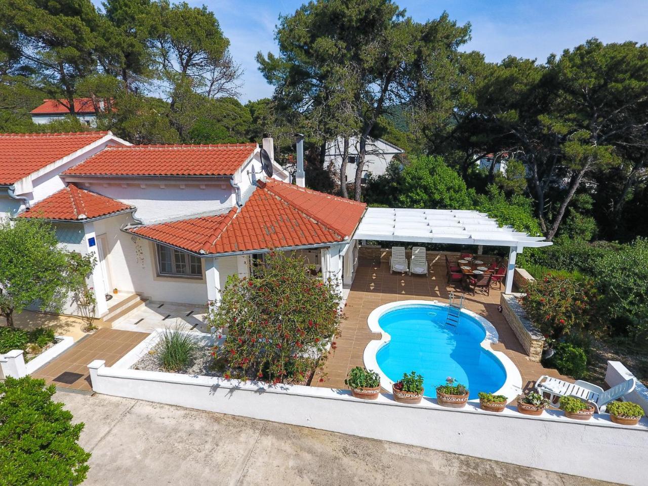 Spacious Holiday Home In Molat With Pool Brgulje 외부 사진
