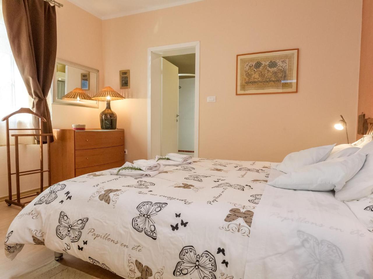 Spacious Holiday Home In Molat With Pool Brgulje 외부 사진