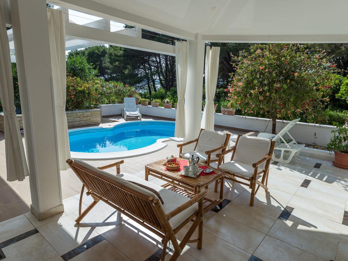 Spacious Holiday Home In Molat With Pool Brgulje 외부 사진